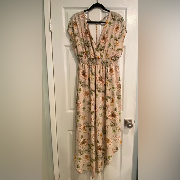 Blush maxi dress with high low sides at the bottom of the dress. New with tags - Picture 2 of 6